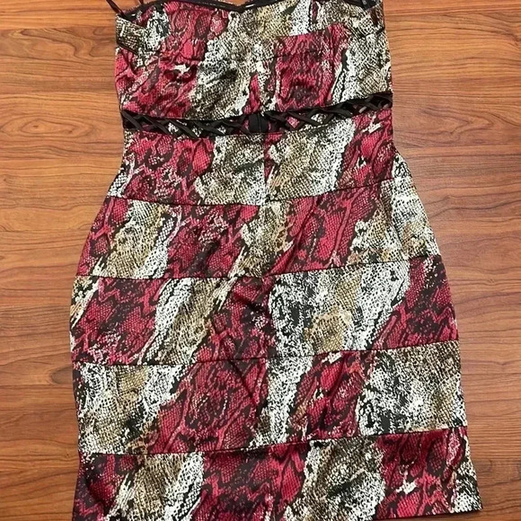 XOXO Red Bodycon Strapless Dress Sweetheart Neckline - Picture 5 of 6